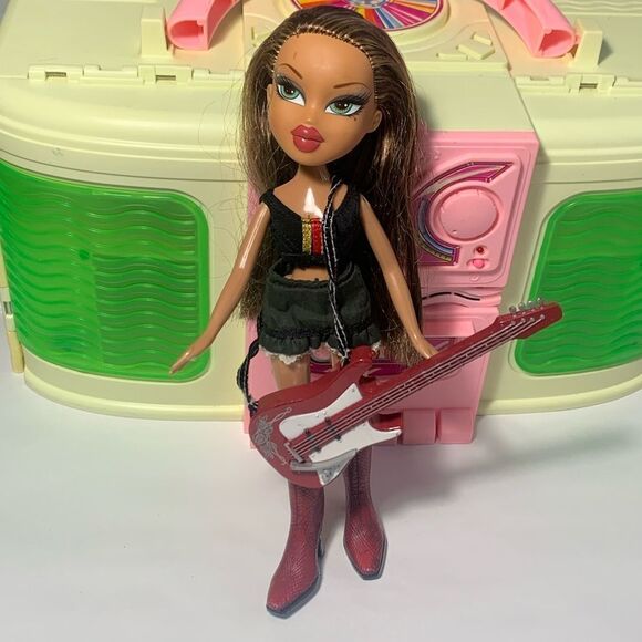 Bratz Yasmin Rock Angelz with guitar - Picture 1 of 9